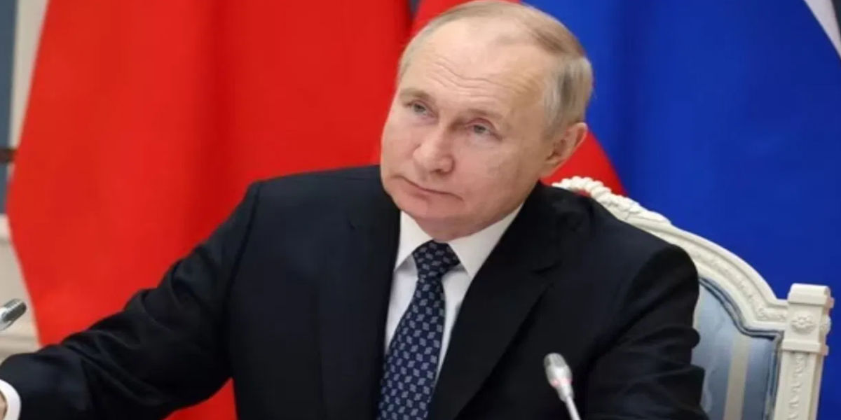 पुतिन: FSB की खुफिया कहानी - छोटा विवरण आल्ट टेक्स्ट SEO के लिए।