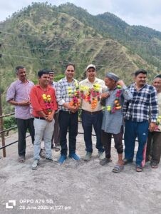 टिहरी गढ़वाल के नवागांव में लोकतंत्र की अनूठी मिसाल: अशरफी देवी निर्विरोध प्रधान चुनी गईं