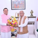 उत्तराखंड के मुख्यमंत्री पुष्कर सिंह धामी ने नई दिल्ली में केंद्रीय विद्युत मंत्री मनोहर लाल खट्टर से मुलाकात की। उन्होंने ऋषिकेश और हरिद्वार में कुंभ 2027 को ध्यान में रखते हुए आधारभूत ढांचे और आवास योजनाओं पर केंद्र से सहयोग का अनुरोध किया।