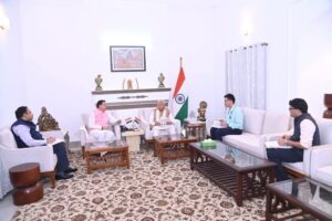 उत्तराखंड के मुख्यमंत्री पुष्कर सिंह धामी ने नई दिल्ली में केंद्रीय विद्युत मंत्री मनोहर लाल खट्टर से मुलाकात की। उन्होंने ऋषिकेश और हरिद्वार में कुंभ 2027 को ध्यान में रखते हुए आधारभूत ढांचे और आवास योजनाओं पर केंद्र से सहयोग का अनुरोध किया।